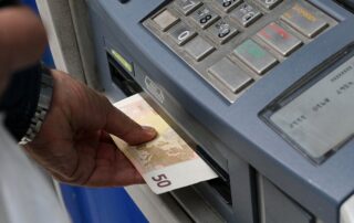 Στους λογαριασμούς η συνδεδεμένη